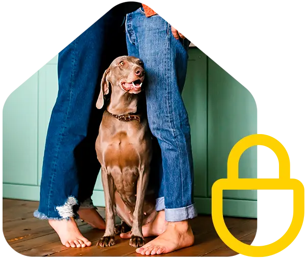 Con PetReady ayudarás a las protectoras de animales Familia posando con su mascota para el concurso para donar dinero a protectoras de animales